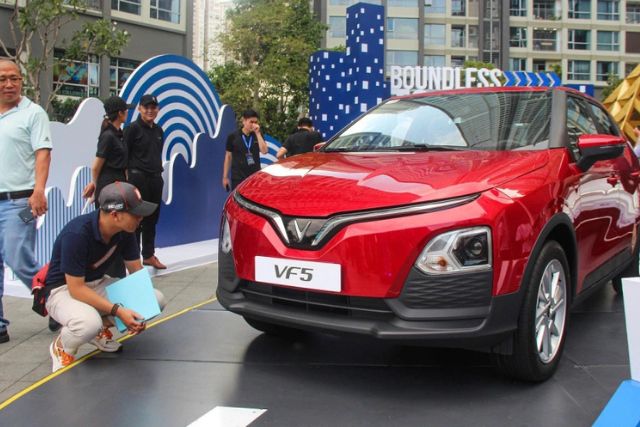 Từ năm 2025 có hạng giấy phép lái xe số tự động bao gồm lái cả xe điện