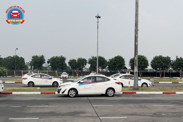 Hãy làm quen với trạng thái xe ô tô đang tắt máy trước khi tập lái xe