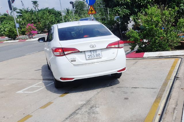 Bài thi ghép xe ngang là một bài thi cần làm chuẩn nếu không chip chấm điểm sẽ không nhận bài