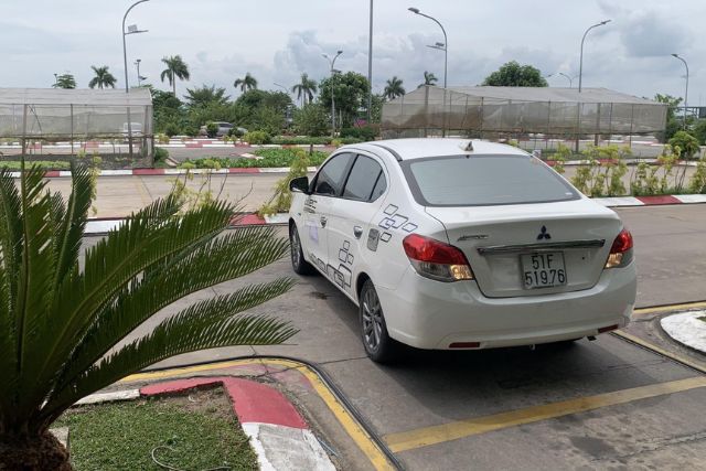 Bài lùi xe vào chuồng hay ghép dọc cần sự bình tĩnh để xử lý